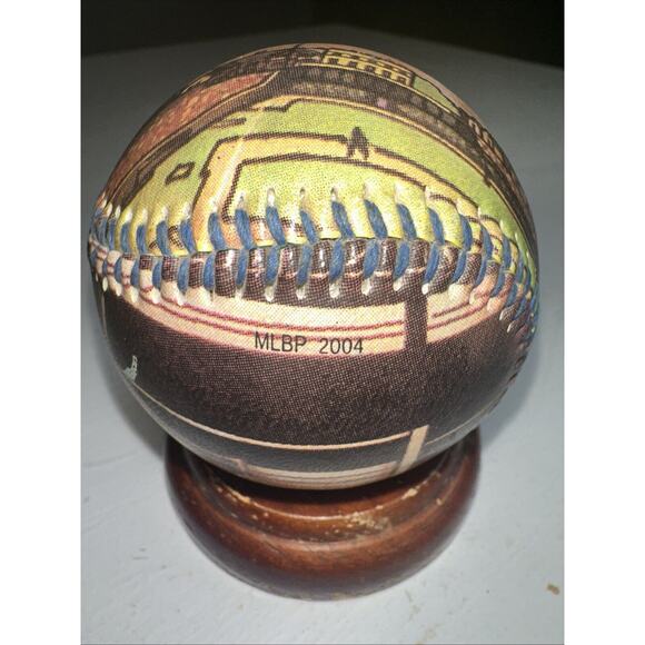 Wrigley Field Limited Edition UNFORGETTABALL Vintage Series Chicago Cubs - Picture 6 of 9